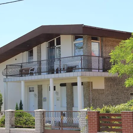 Fenyves 鲍洛通费尼韦什