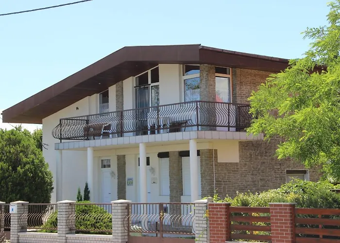 Fenyves 鲍洛通费尼韦什